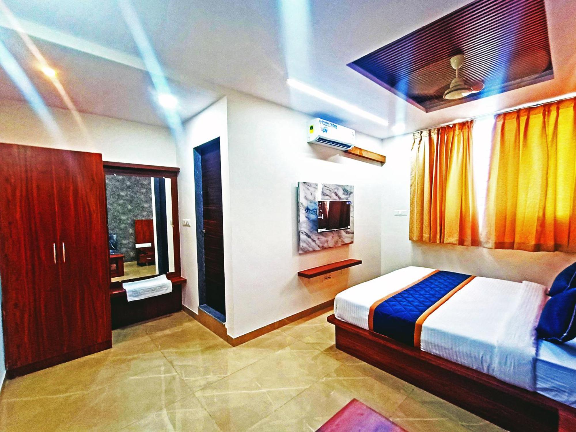Hotel Achhu Palace Bangalore Bagian luar foto