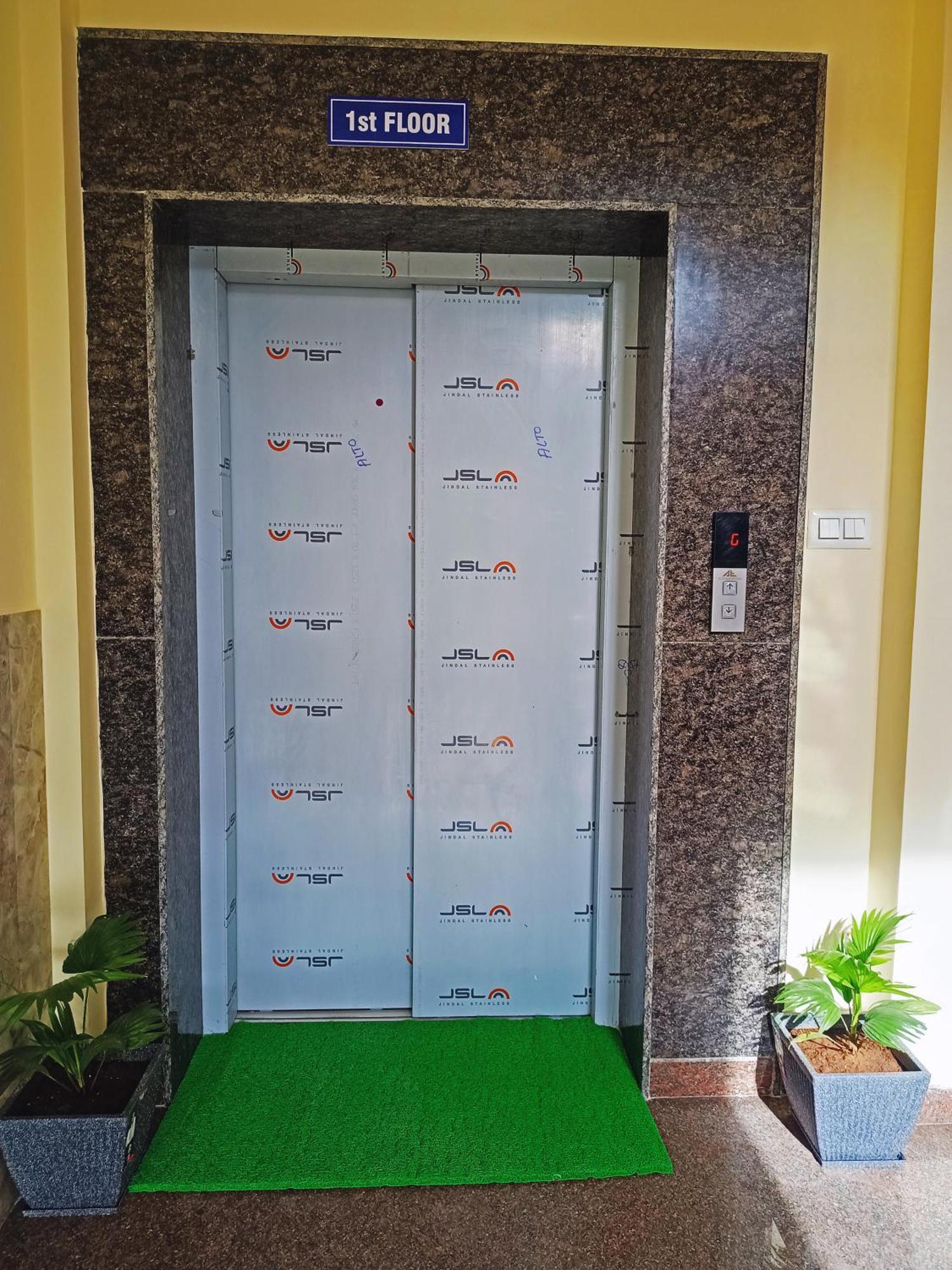 Hotel Achhu Palace Bangalore Bagian luar foto