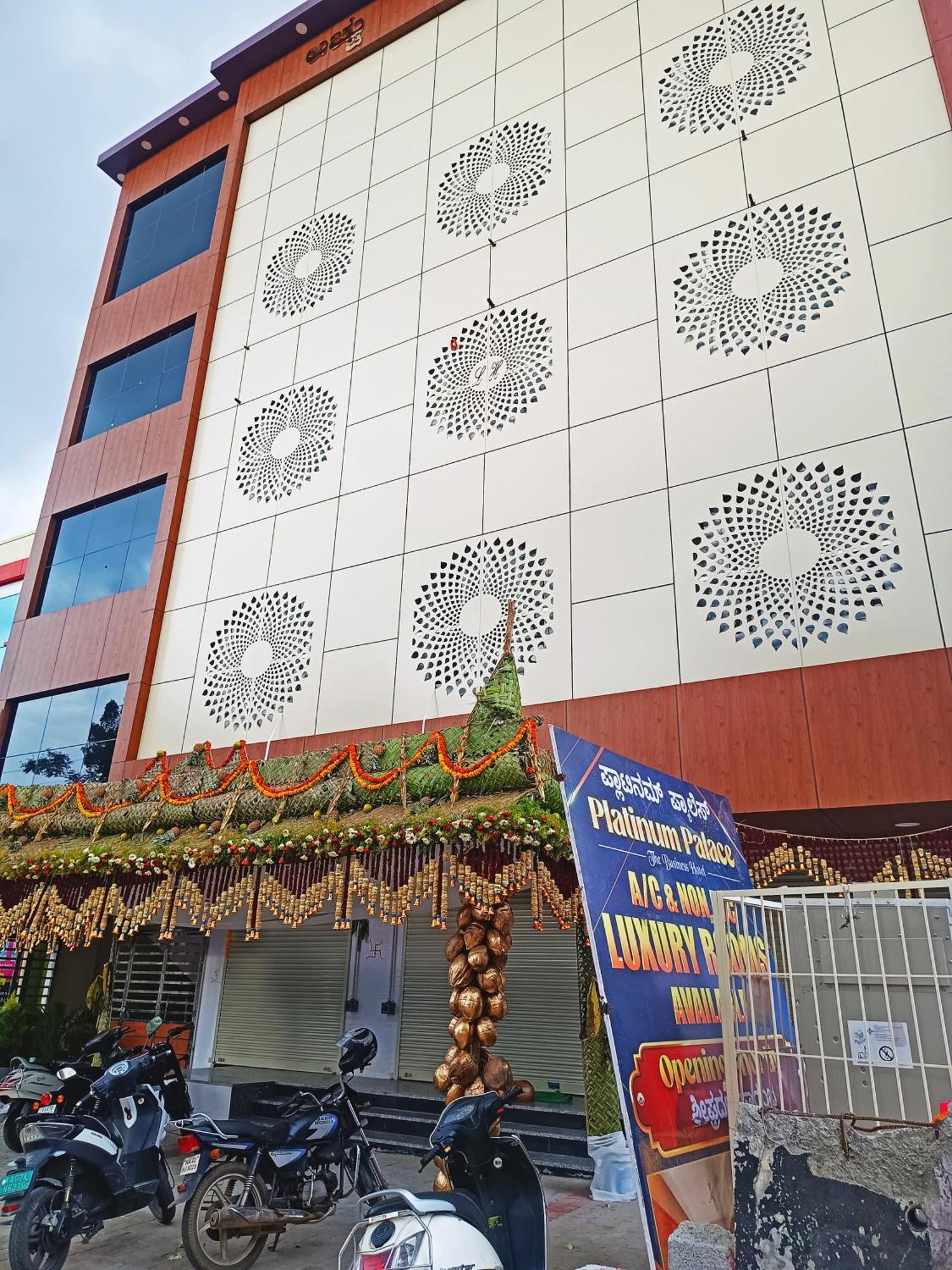 Hotel Achhu Palace Bangalore Bagian luar foto
