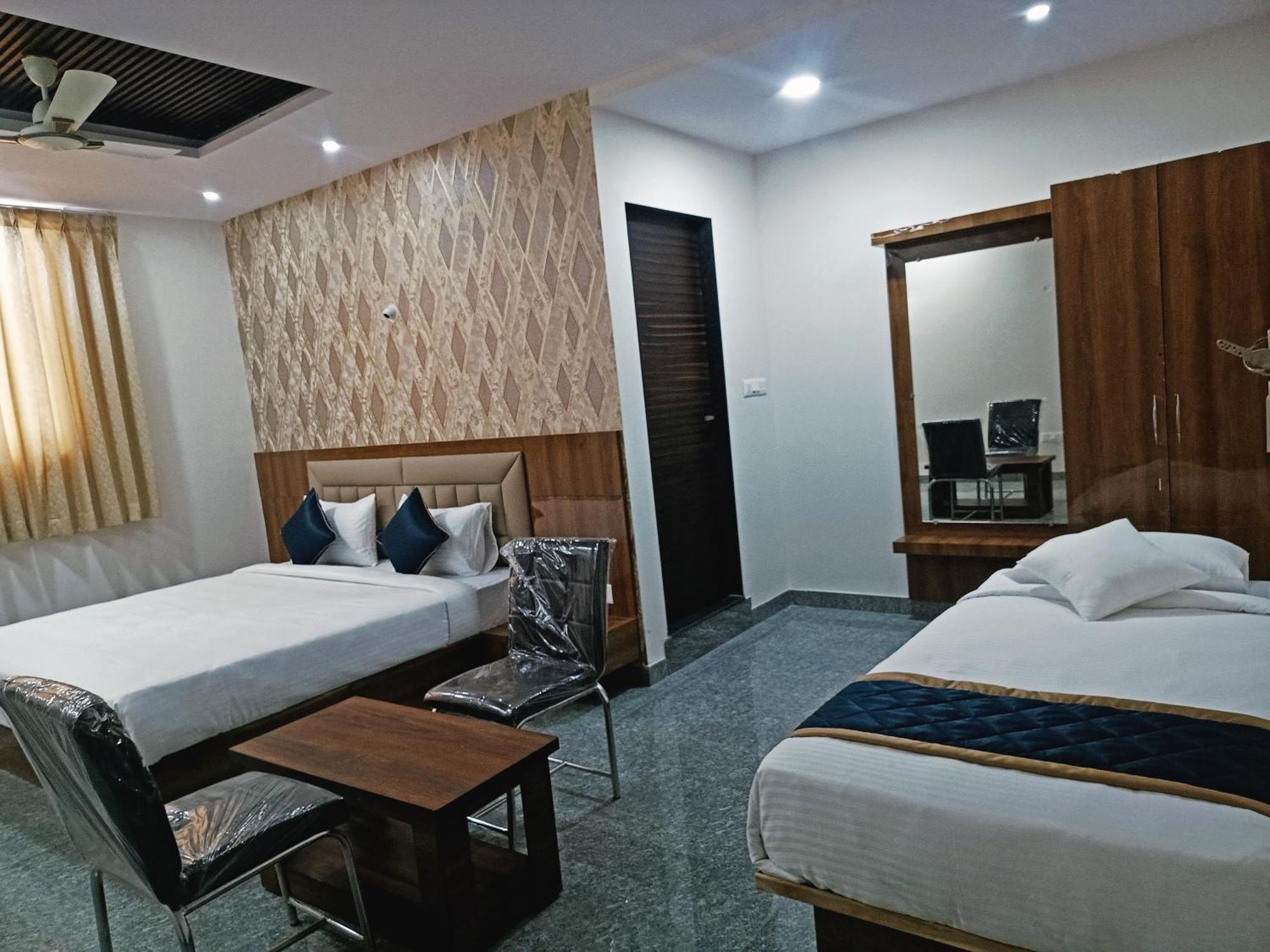Hotel Achhu Palace Bangalore Bagian luar foto