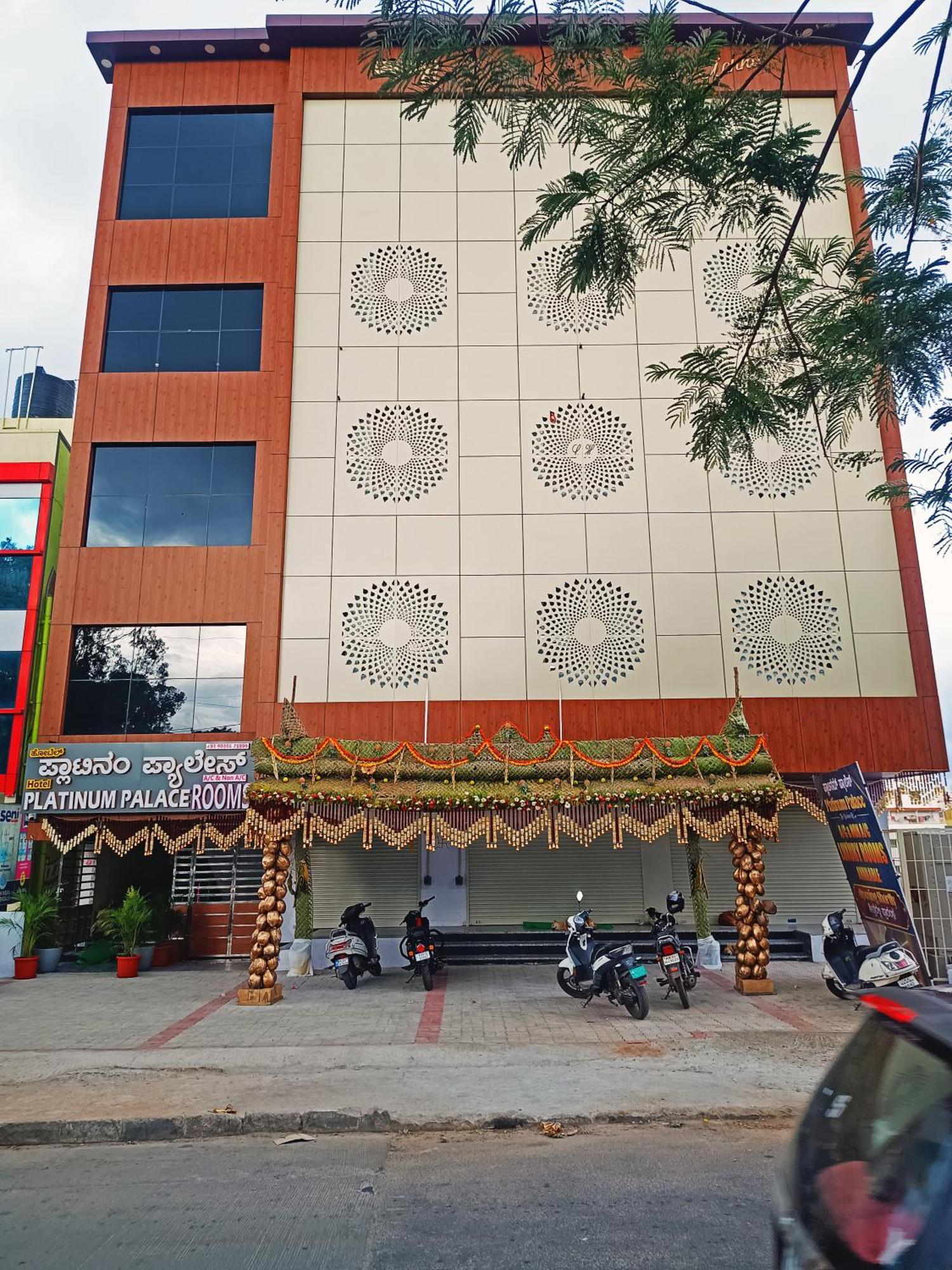 Hotel Achhu Palace Bangalore Bagian luar foto