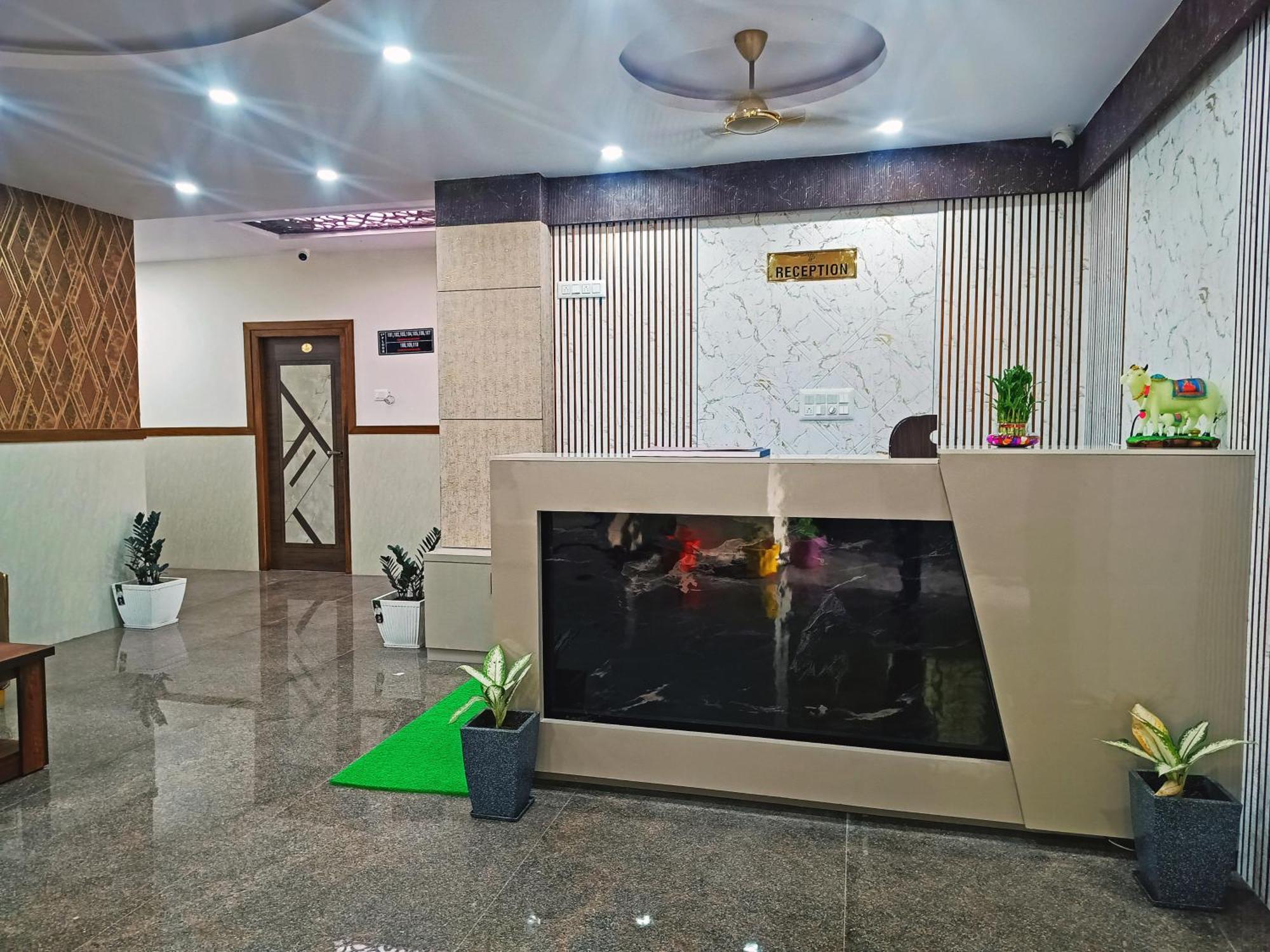 Hotel Achhu Palace Bangalore Bagian luar foto