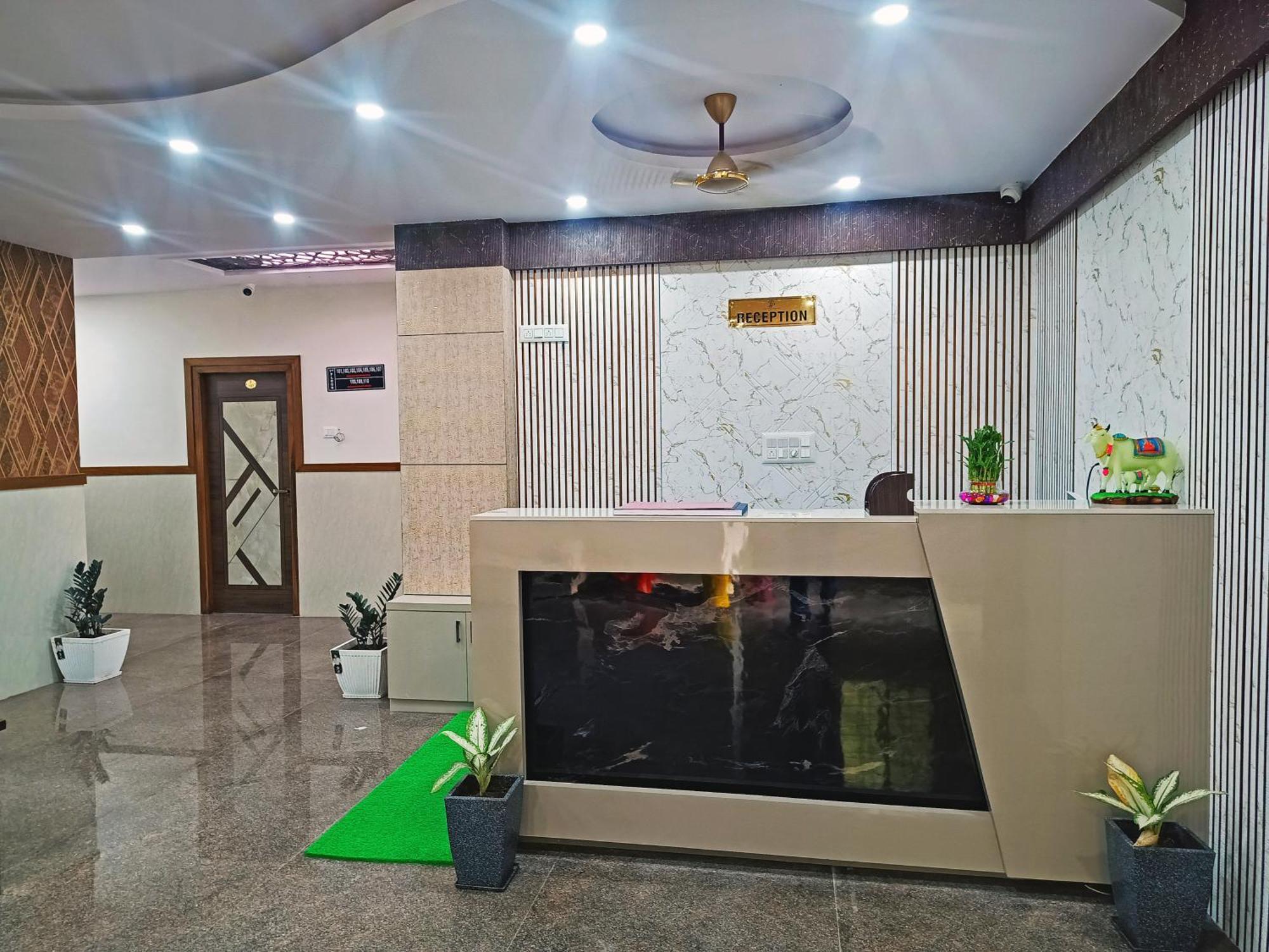 Hotel Achhu Palace Bangalore Bagian luar foto
