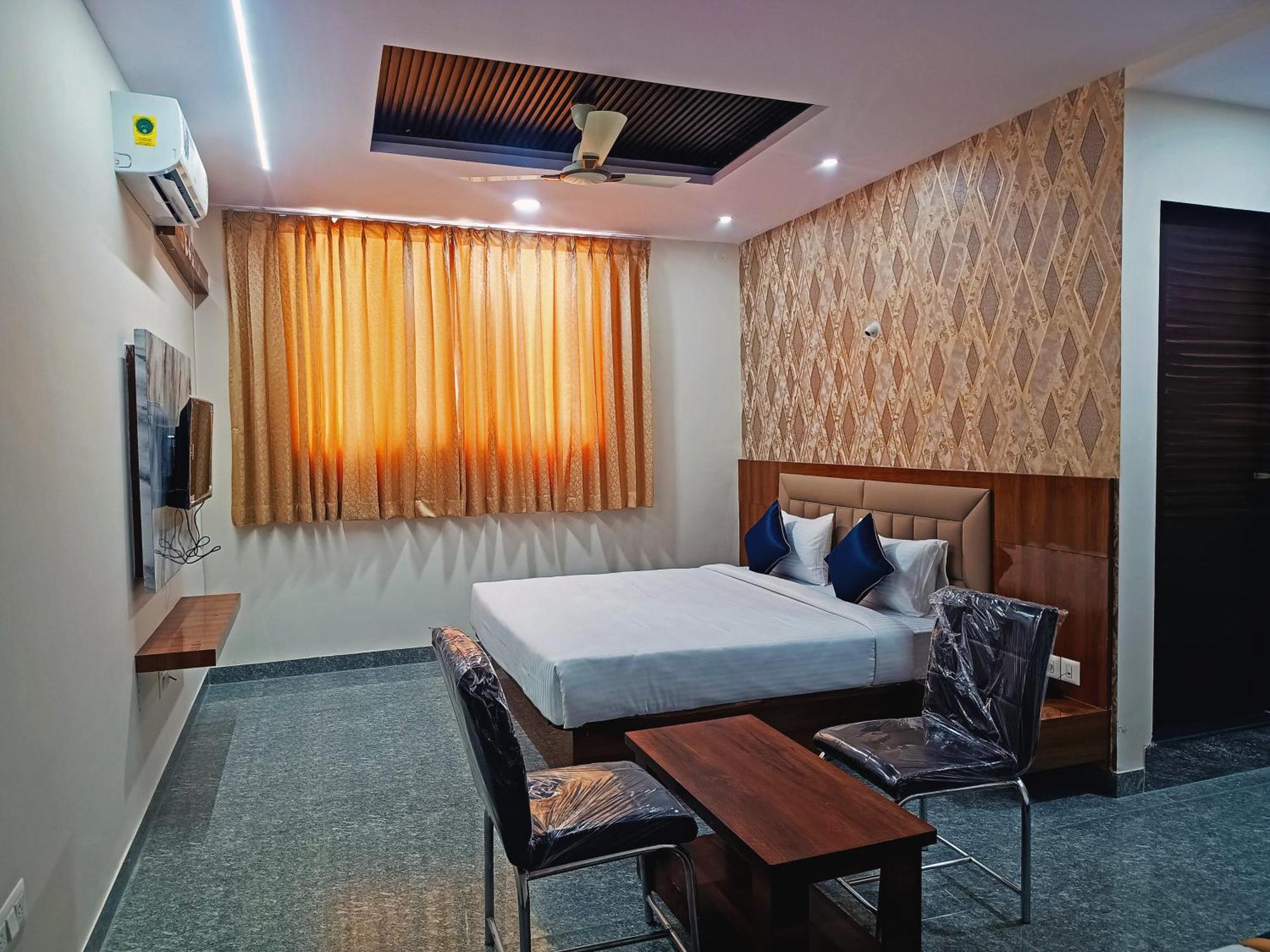 Hotel Achhu Palace Bangalore Bagian luar foto
