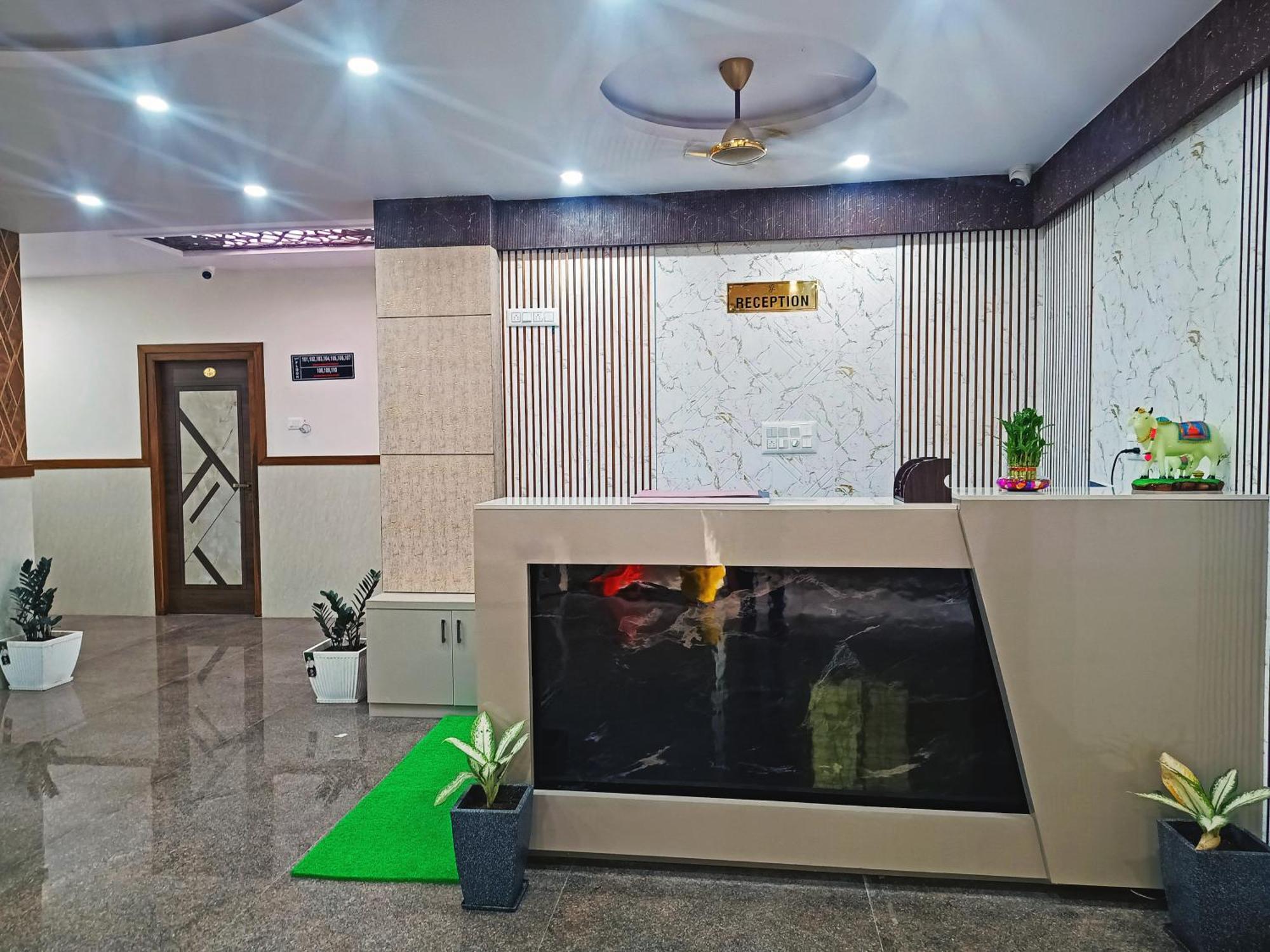 Hotel Achhu Palace Bangalore Bagian luar foto