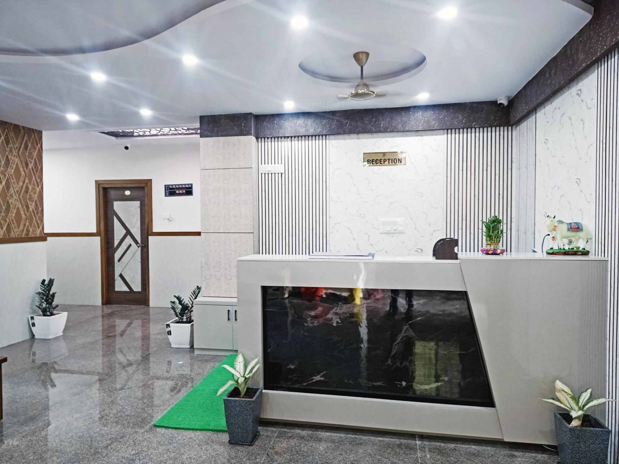 Hotel Achhu Palace Bangalore Bagian luar foto
