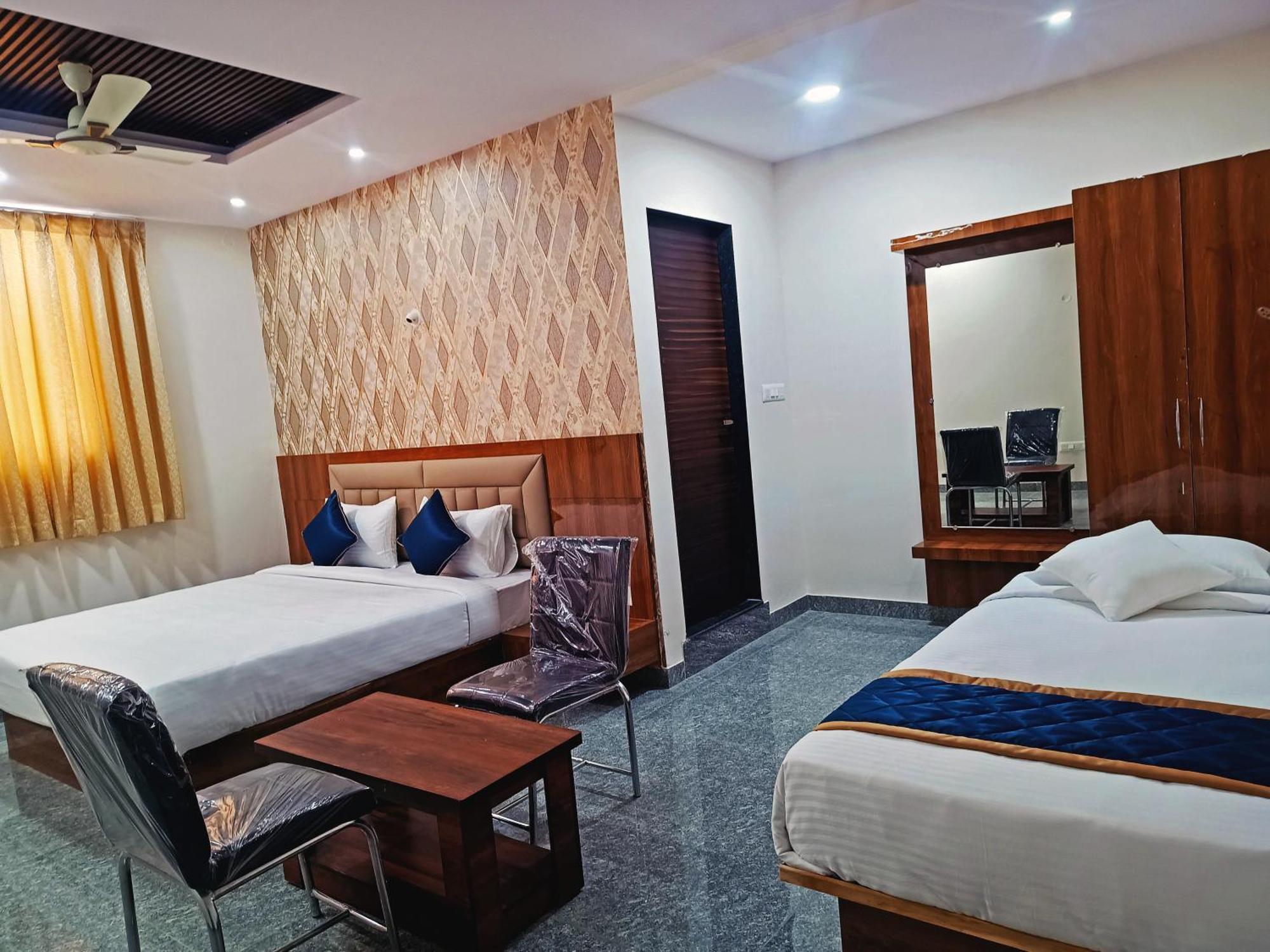 Hotel Achhu Palace Bangalore Bagian luar foto
