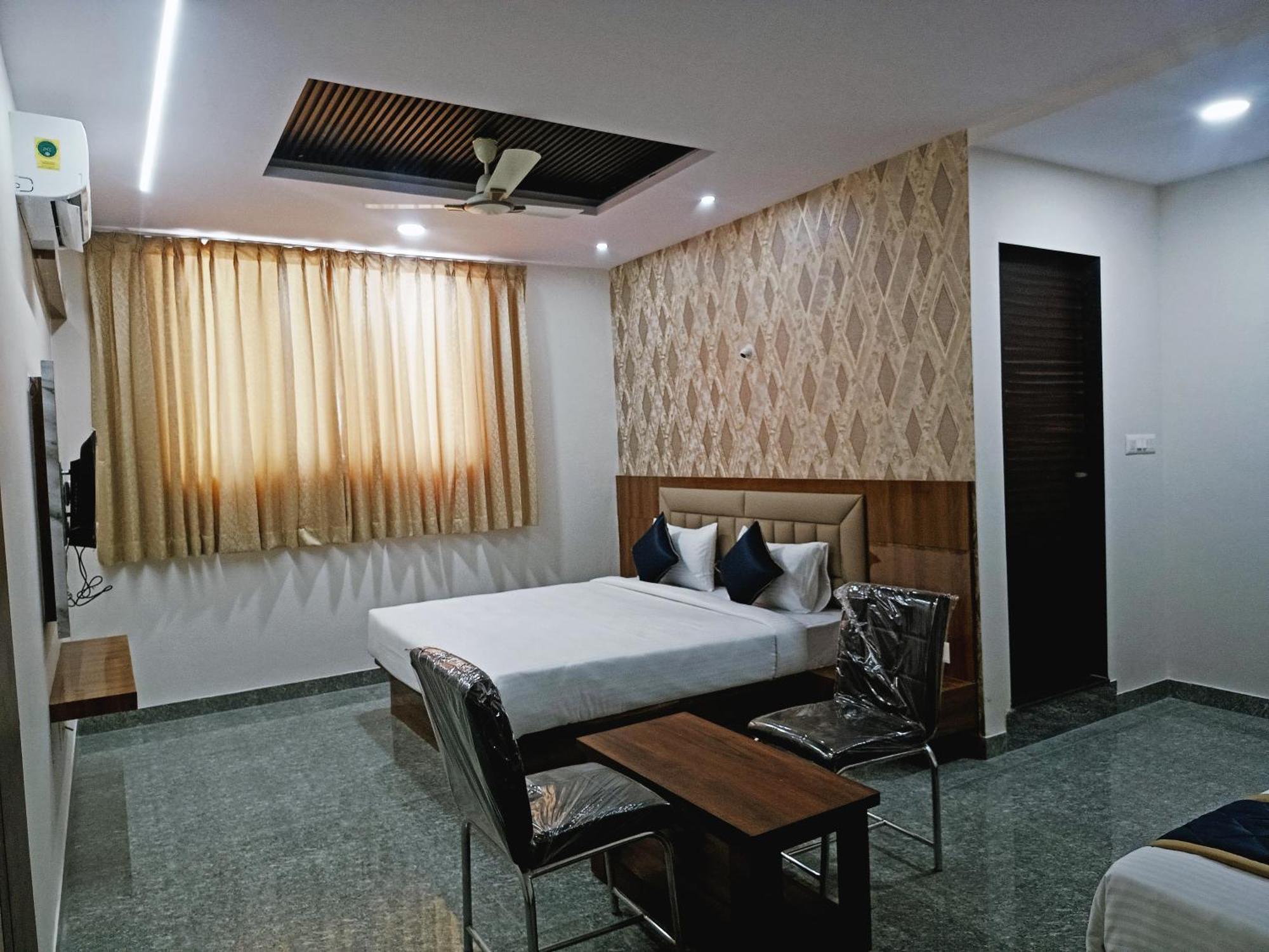 Hotel Achhu Palace Bangalore Bagian luar foto