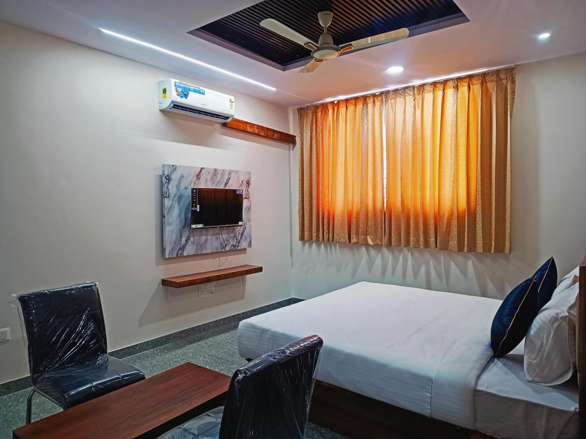 Hotel Achhu Palace Bangalore Bagian luar foto