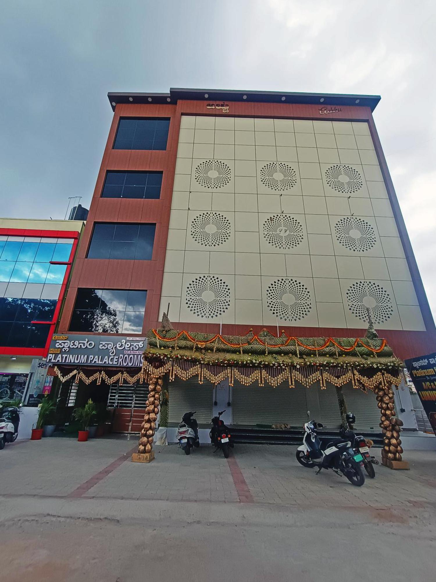 Hotel Achhu Palace Bangalore Bagian luar foto