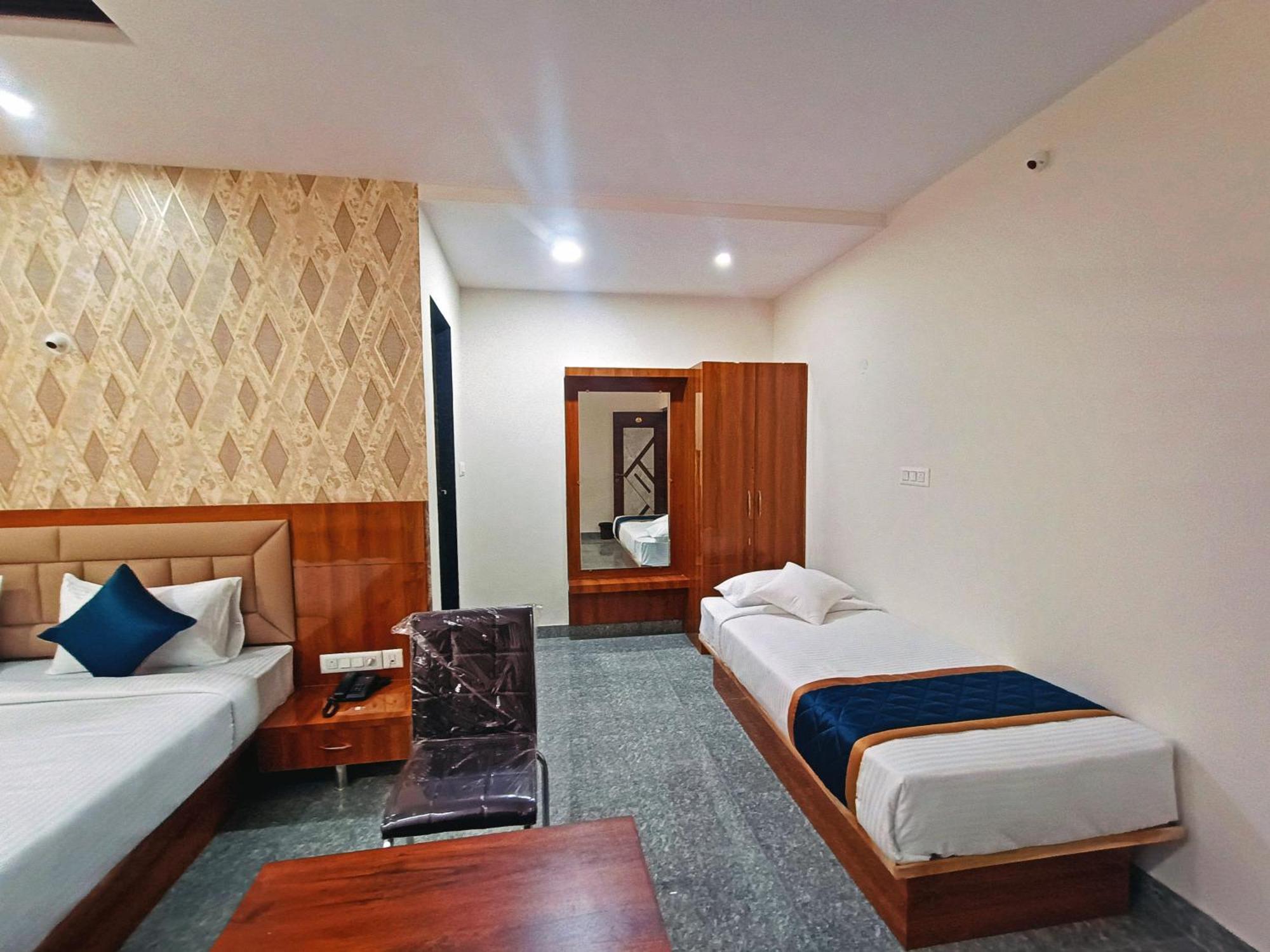 Hotel Achhu Palace Bangalore Bagian luar foto