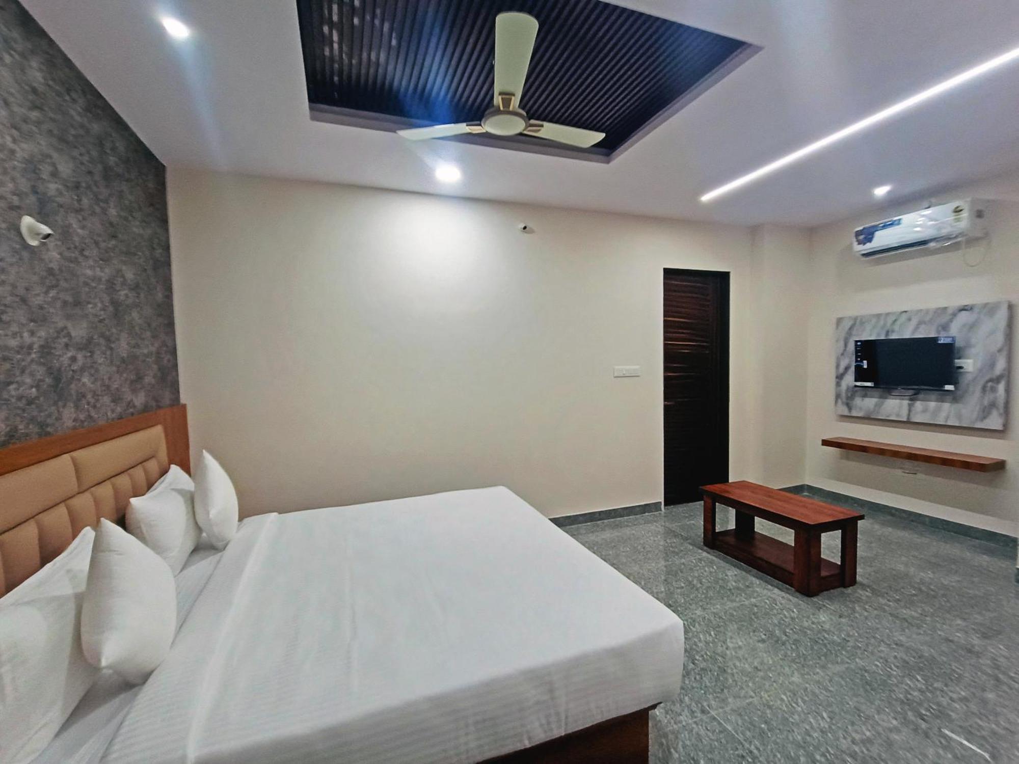Hotel Achhu Palace Bangalore Bagian luar foto