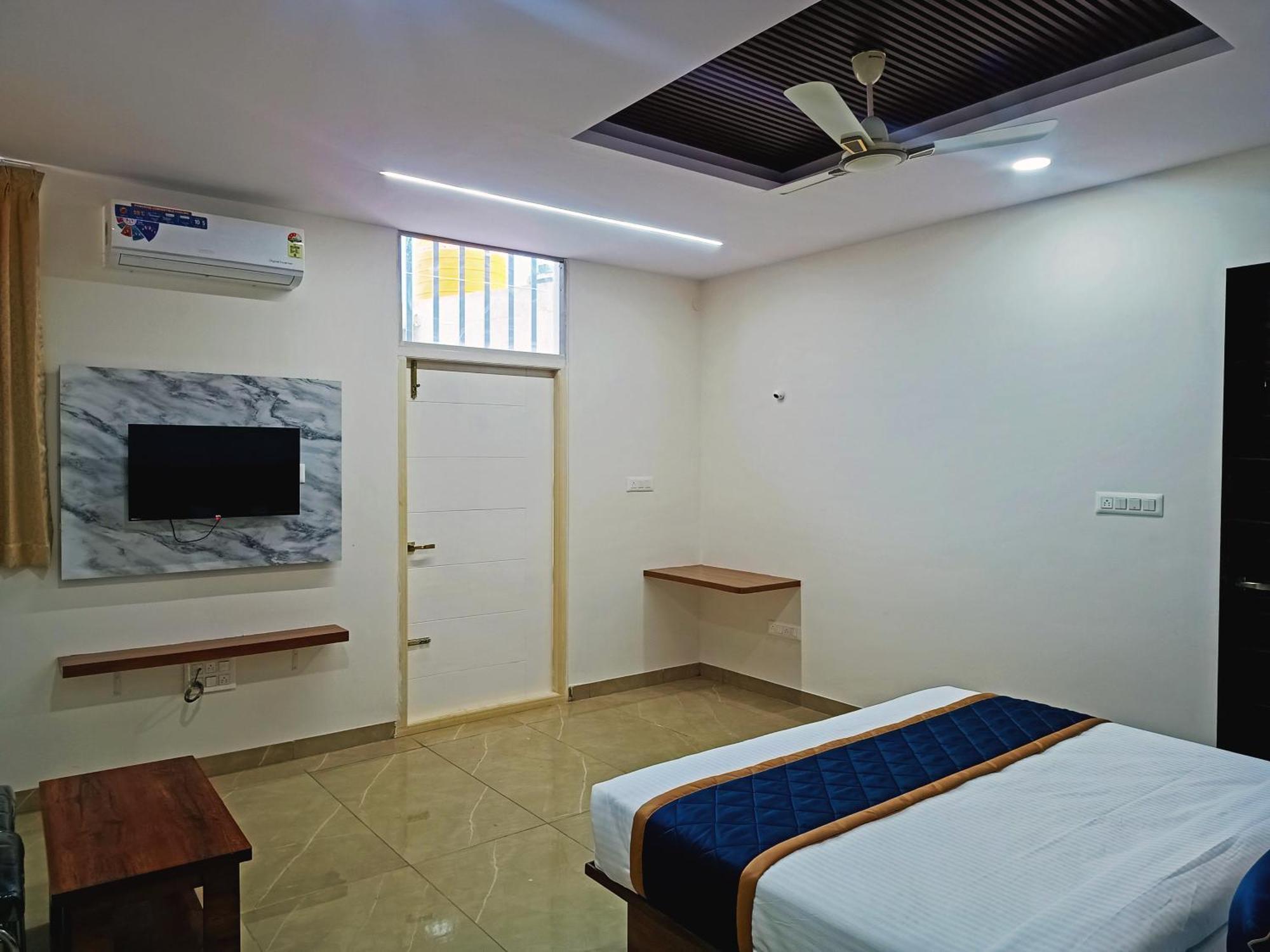 Hotel Achhu Palace Bangalore Bagian luar foto