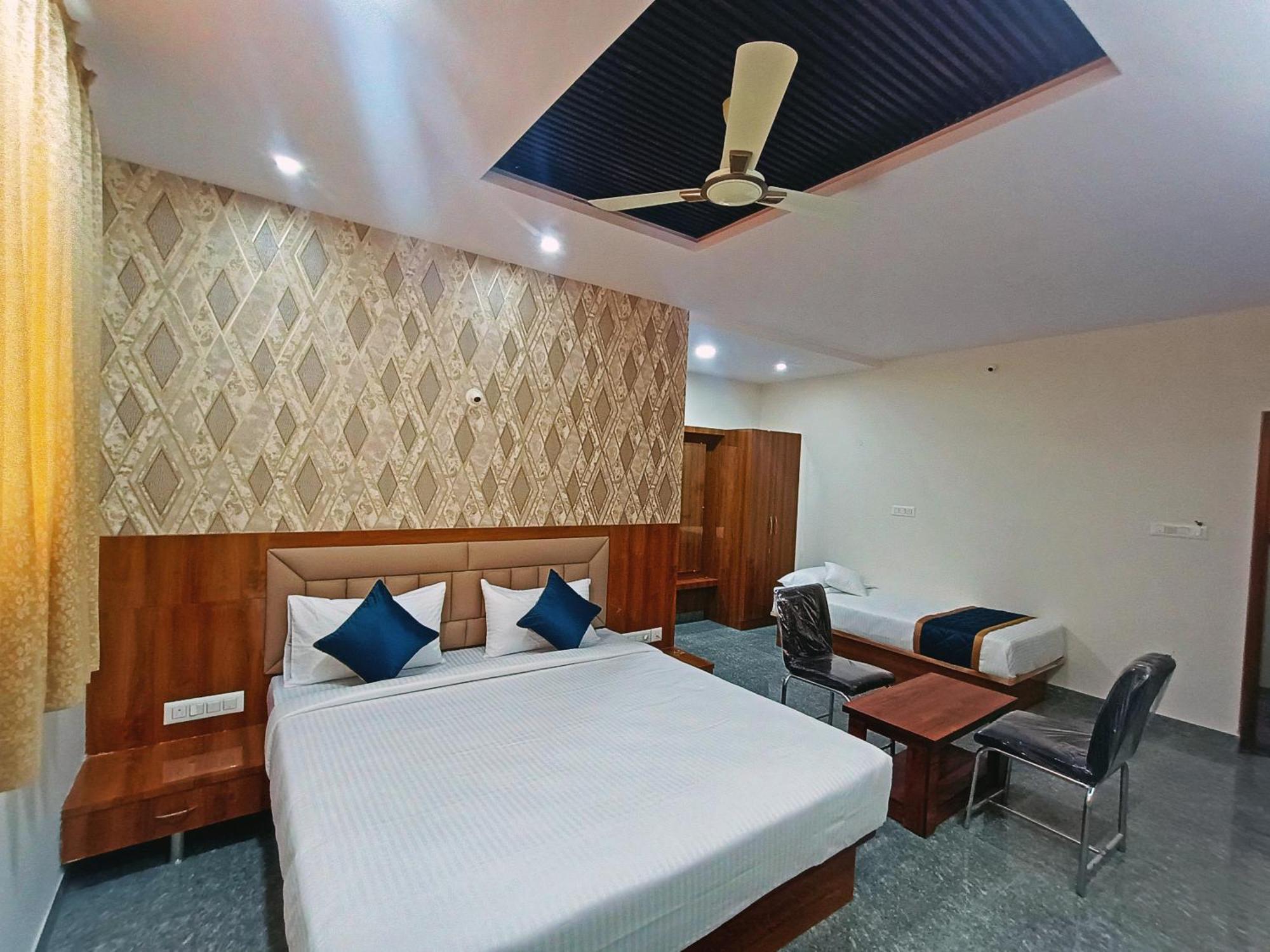 Hotel Achhu Palace Bangalore Bagian luar foto