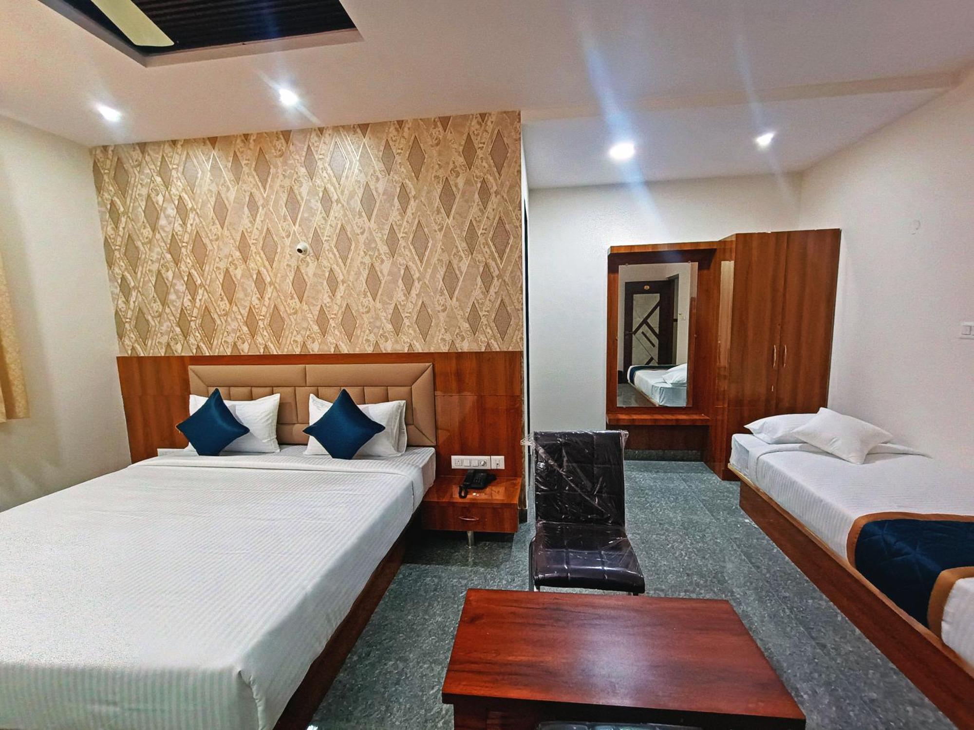 Hotel Achhu Palace Bangalore Bagian luar foto