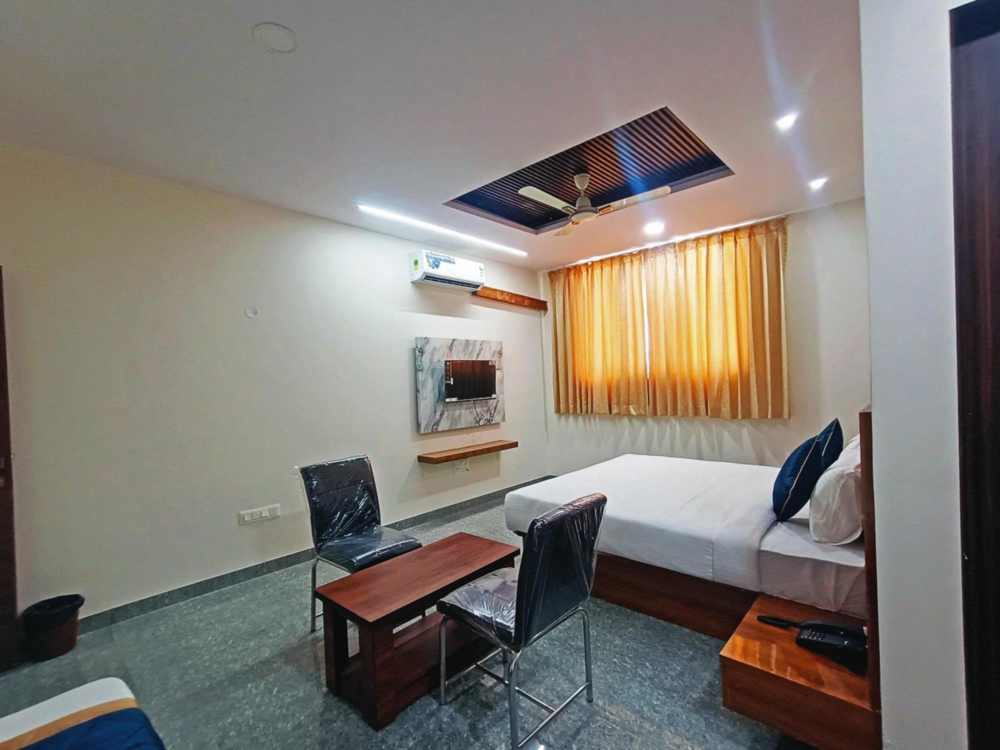 Hotel Achhu Palace Bangalore Bagian luar foto