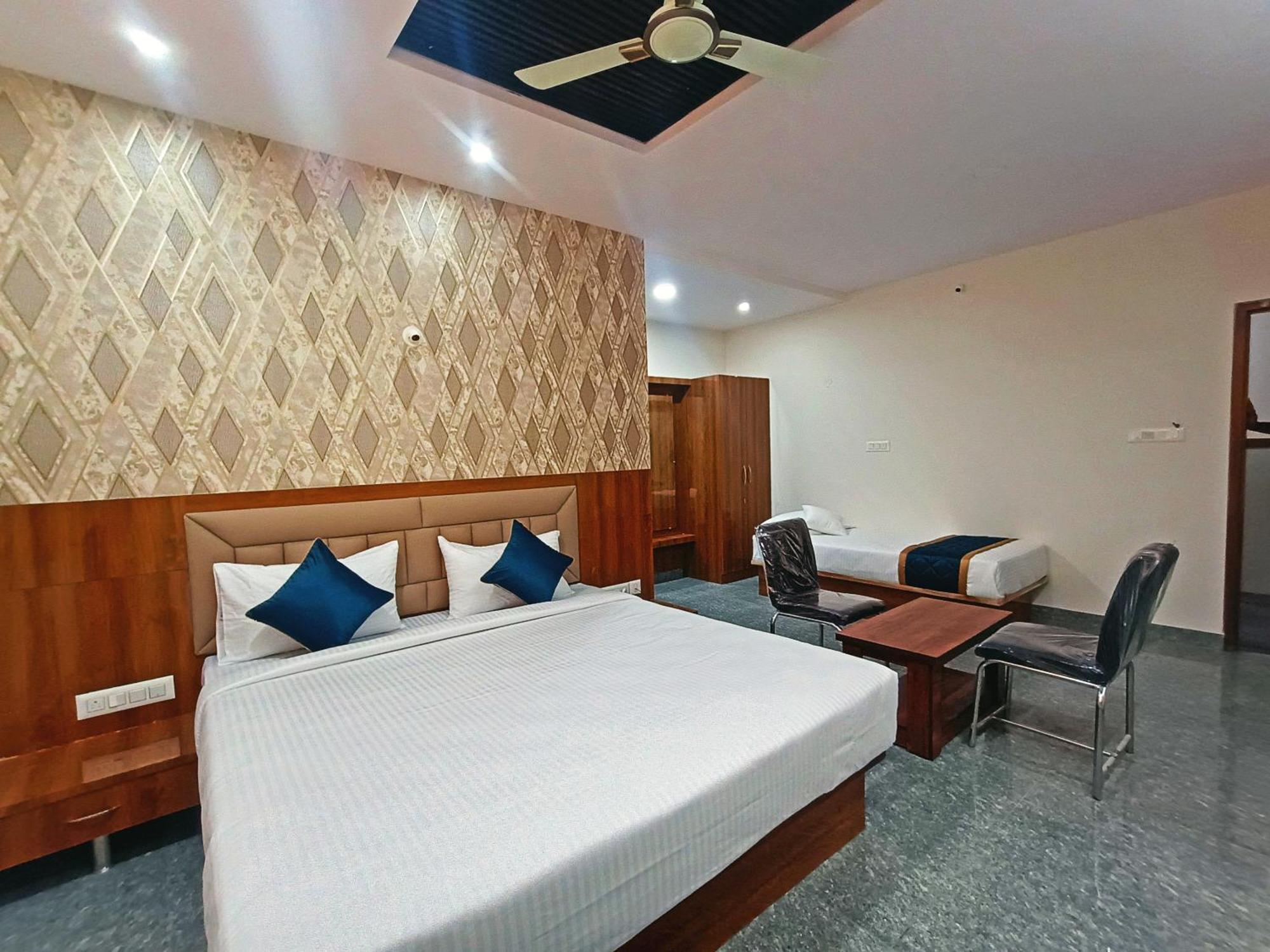 Hotel Achhu Palace Bangalore Bagian luar foto